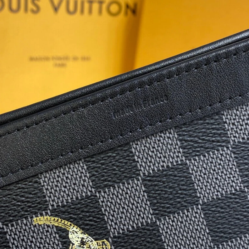 Mythick ru Strap dro Louis Vuitton Gaston Wearable Wallet