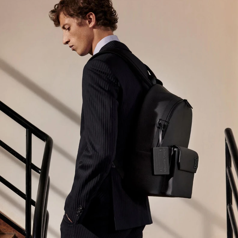 Mythick ru Black gra Louis Vuitton Grained Calf Leather Backpack