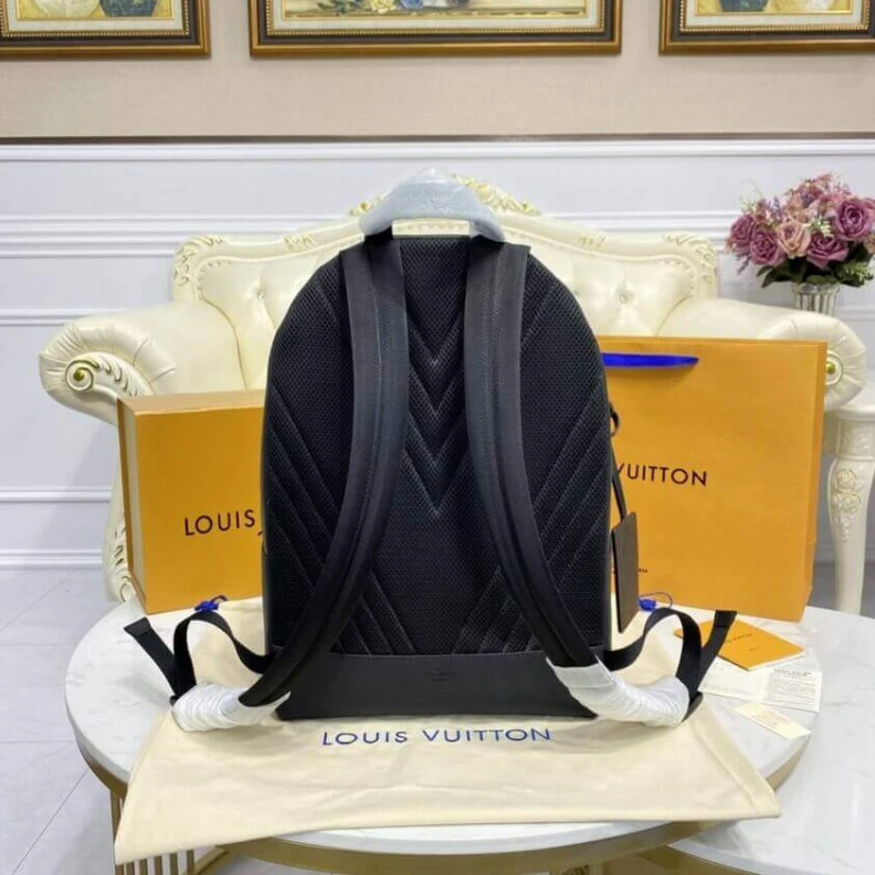 Mythick ru Black gra Louis Vuitton Grained Calf Leather Backpack