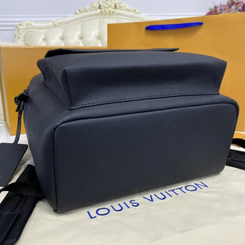 Mythick ru Black gra Louis Vuitton Grained Calf Leather Backpack