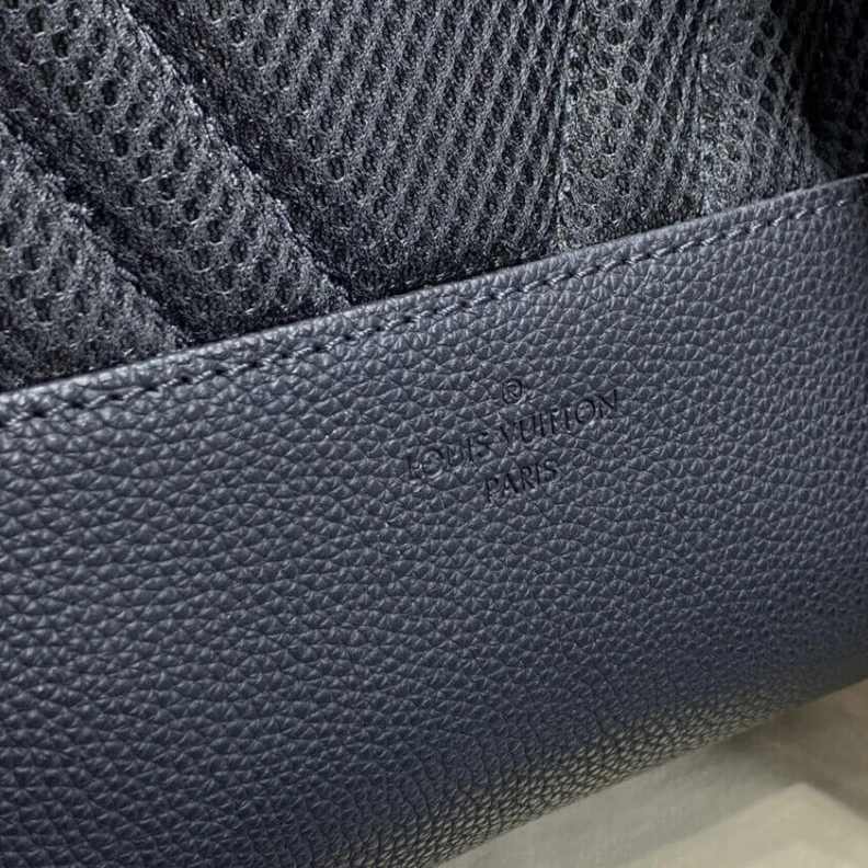 Mythick ru Black gra Louis Vuitton Grained Calf Leather Backpack
