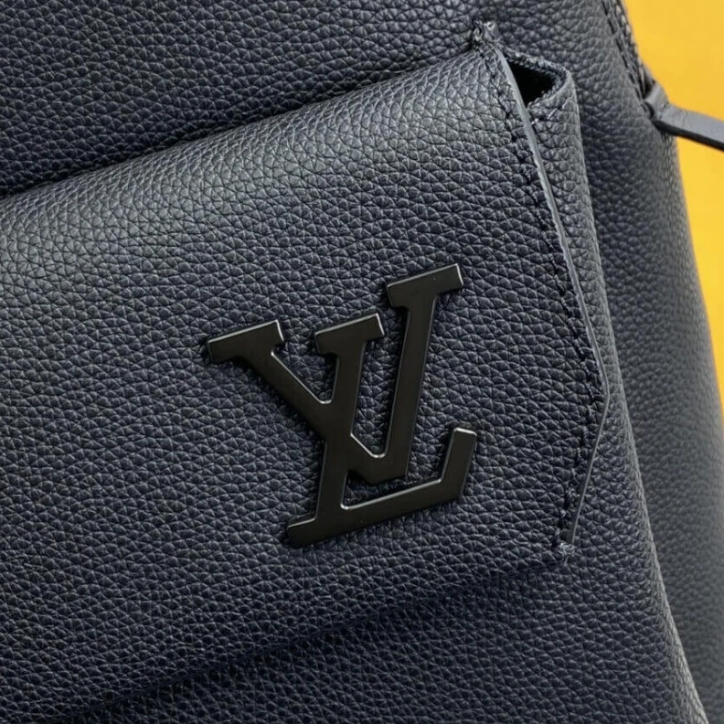 Mythick ru Black gra Louis Vuitton Grained Calf Leather Backpack
