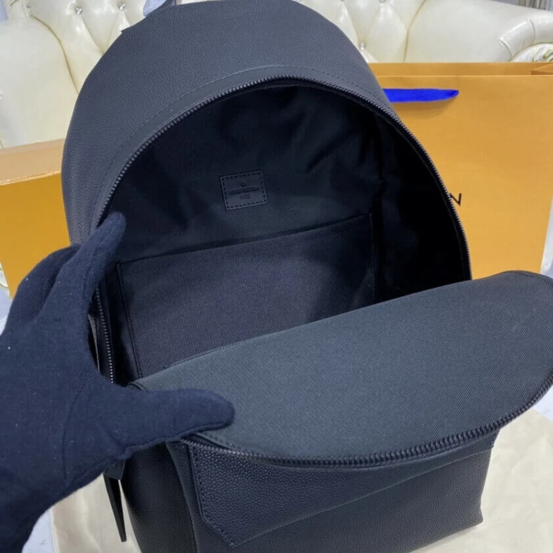 Mythick ru Black gra Louis Vuitton Grained Calf Leather Backpack