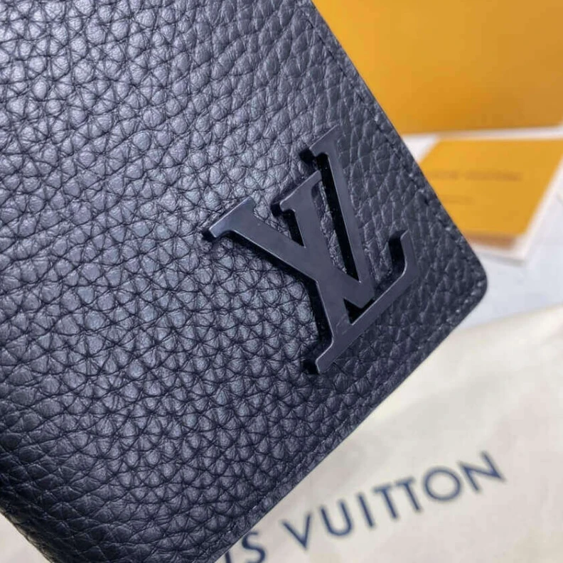 Mythick ru Large zip Louis Vuitton Grained Calf Leather Brazza Wallet