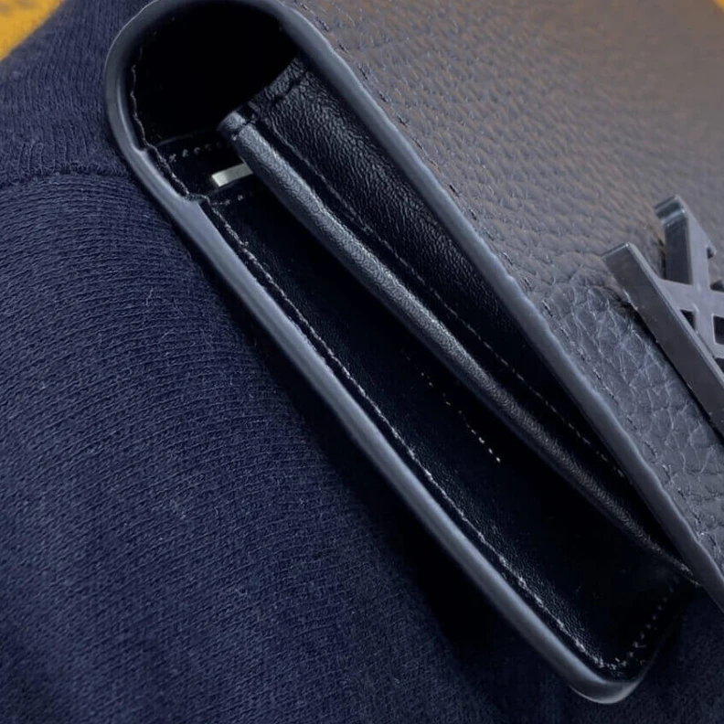 Mythick ru Large zip Louis Vuitton Grained Calf Leather Brazza Wallet