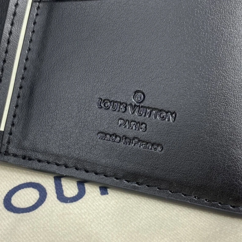 Mythick ru Large zip Louis Vuitton Grained Calf Leather Brazza Wallet
