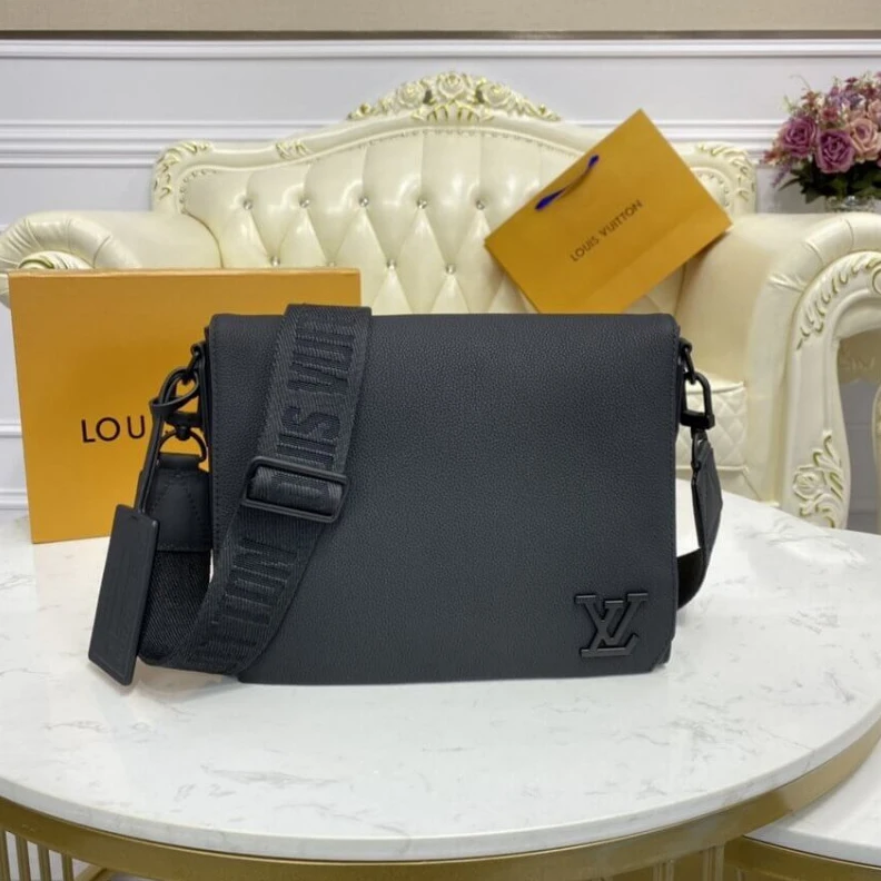Lv belts replica Main comp Louis Vuitton Grained Calf Leather Messenger