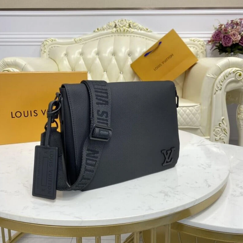Lv belts replica Main comp Louis Vuitton Grained Calf Leather Messenger