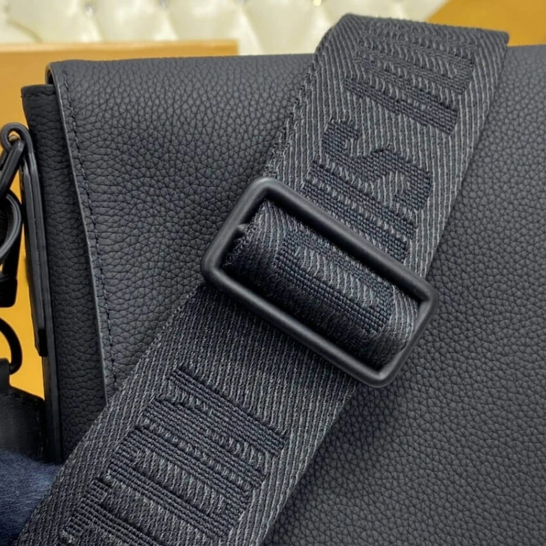 Lv belts replica Main comp Louis Vuitton Grained Calf Leather Messenger