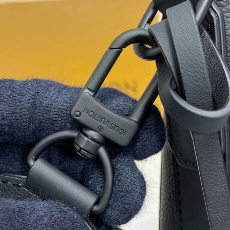 Lv belts replica Main comp Louis Vuitton Grained Calf Leather Messenger
