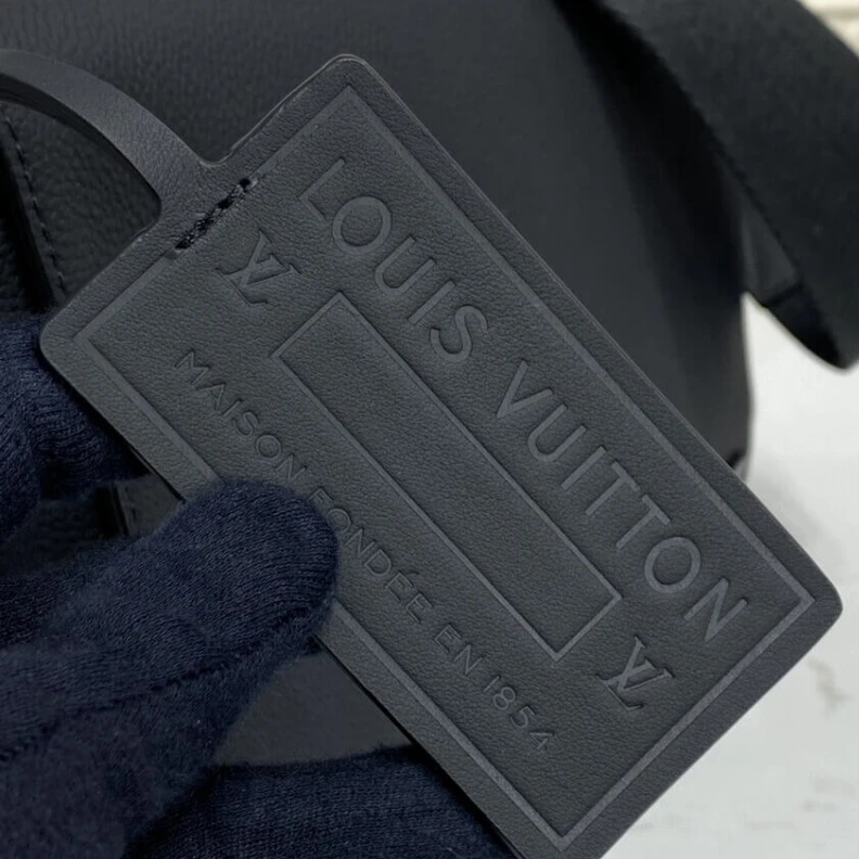 Lv belts replica Main comp Louis Vuitton Grained Calf Leather Messenger