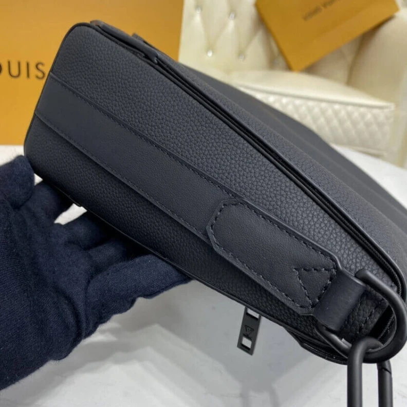 Lv belts replica Main comp Louis Vuitton Grained Calf Leather Messenger