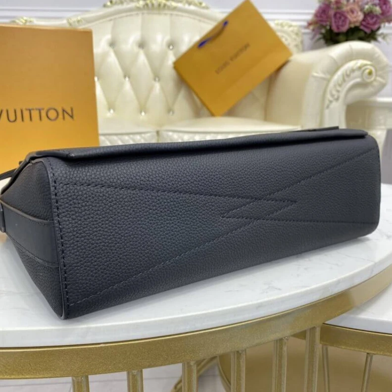 Lv belts replica Main comp Louis Vuitton Grained Calf Leather Messenger