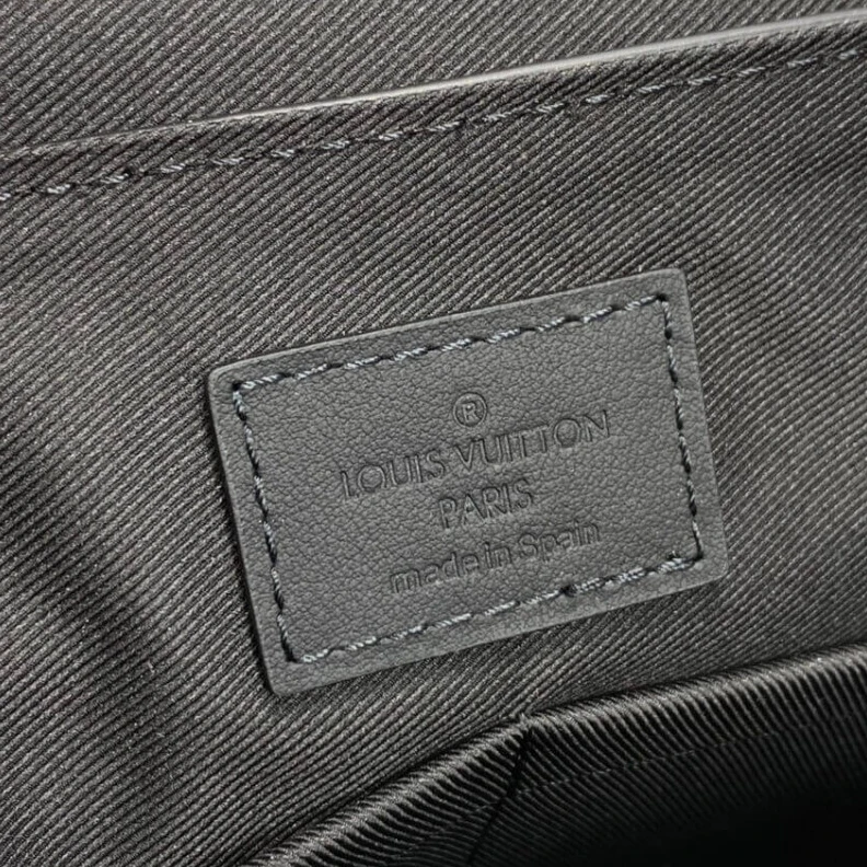 Lv belts replica Main comp Louis Vuitton Grained Calf Leather Messenger