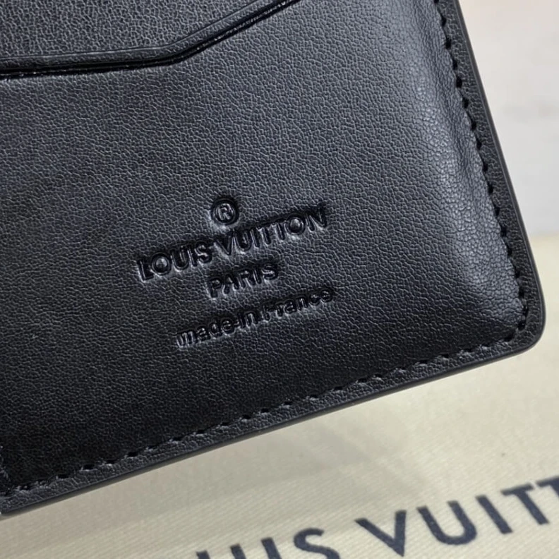 Top lv Outside f Louis Vuitton Grained Calf Leather Pocket Organizer
