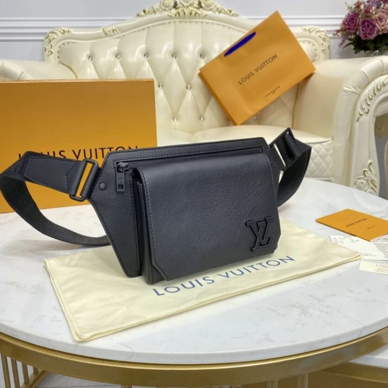 Top lv Black har Louis Vuitton Grained Calf Leather Slingbag