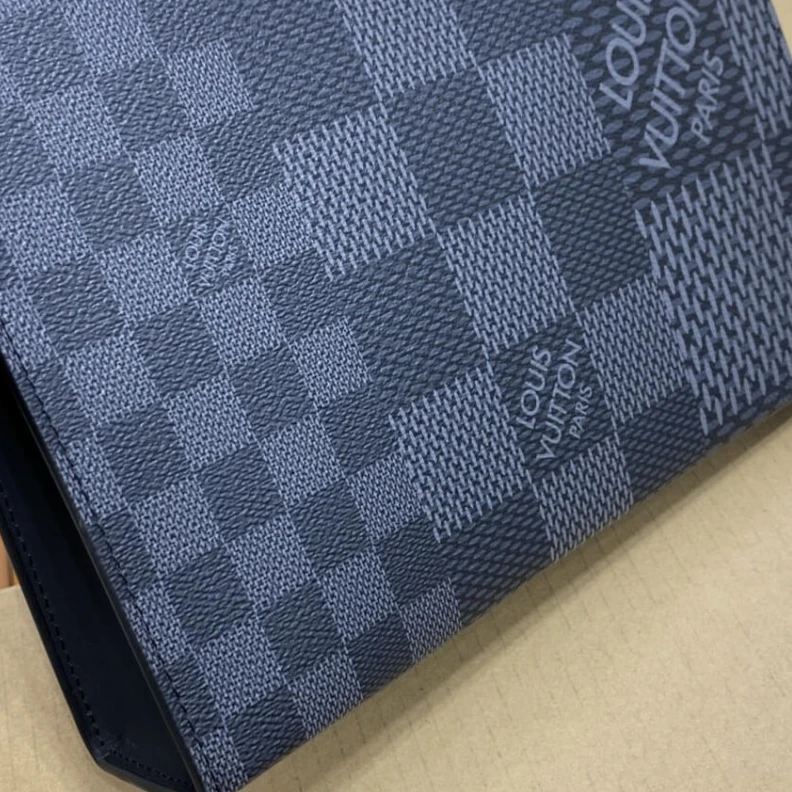 Top lv Zip closu Louis Vuitton Gray Damier Graphite 3D Canvas Pochette Voyage