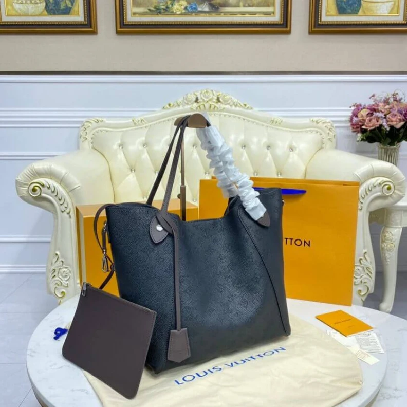 Top lv Calfleath Louis Vuitton Hina MM Black