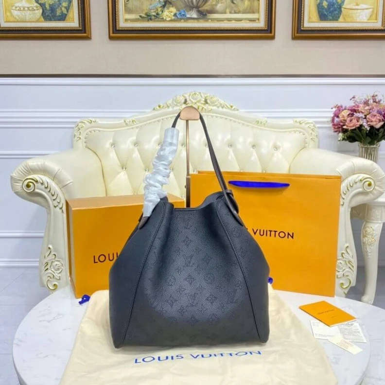 Top lv Calfleath Louis Vuitton Hina MM Black