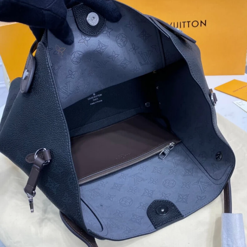 Top lv Calfleath Louis Vuitton Hina MM Black