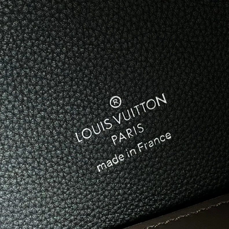 Top lv Calfleath Louis Vuitton Hina MM Black
