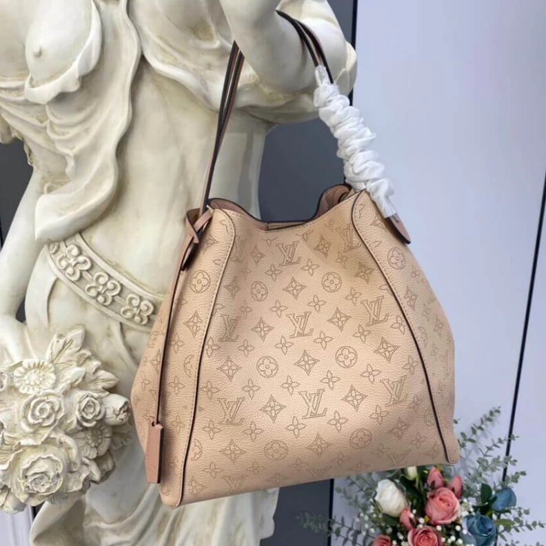 Replica bags lv Calfleath Louis Vuitton Hina MM Mahina in Pink