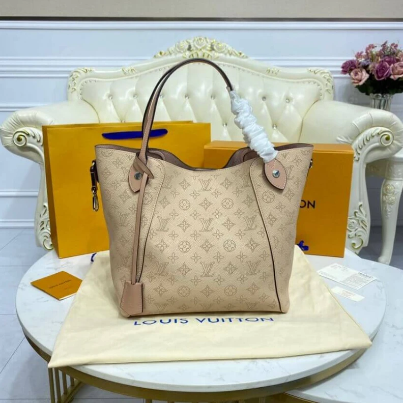 Replica bags lv Calfleath Louis Vuitton Hina MM Mahina in Pink