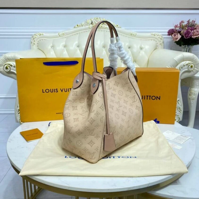 Replica bags lv Calfleath Louis Vuitton Hina MM Mahina in Pink