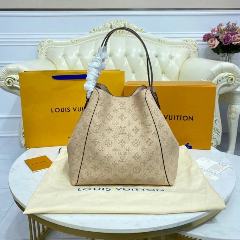 Replica bags lv Calfleath Louis Vuitton Hina MM Mahina in Pink