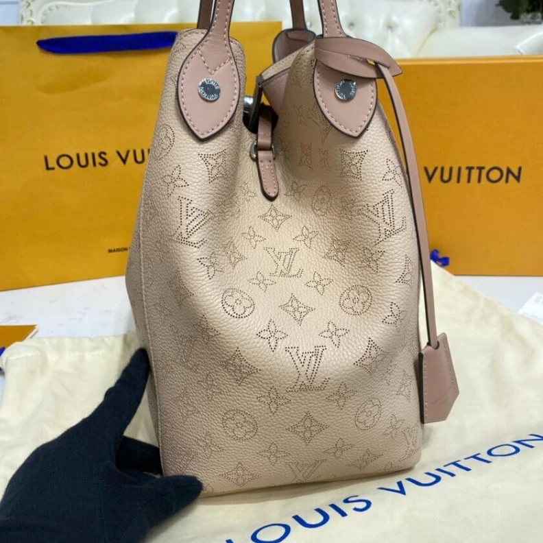 Replica bags lv Calfleath Louis Vuitton Hina MM Mahina in Pink