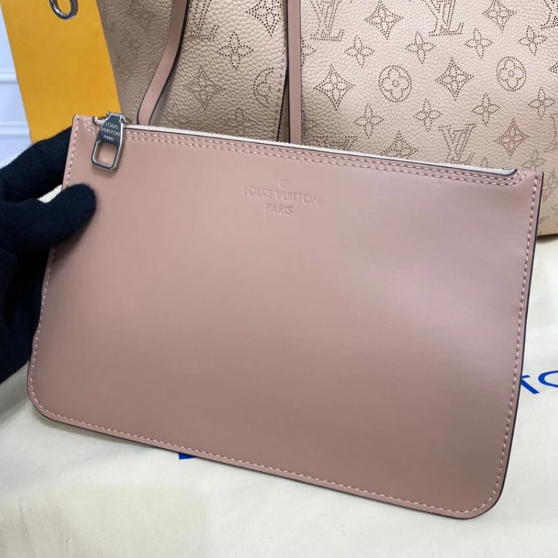 Replica bags lv Calfleath Louis Vuitton Hina MM Mahina in Pink