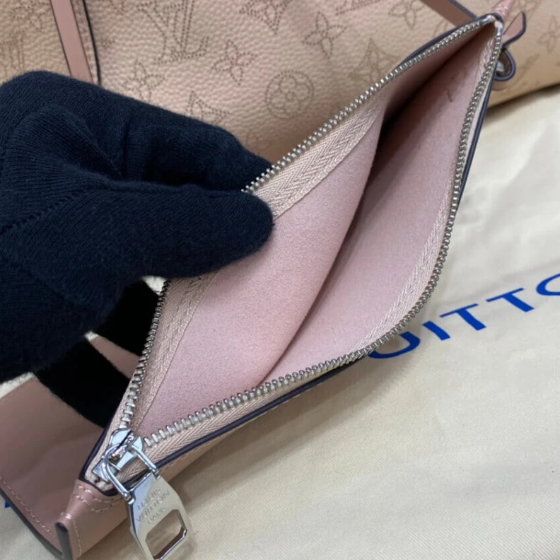 Replica bags lv Calfleath Louis Vuitton Hina MM Mahina in Pink