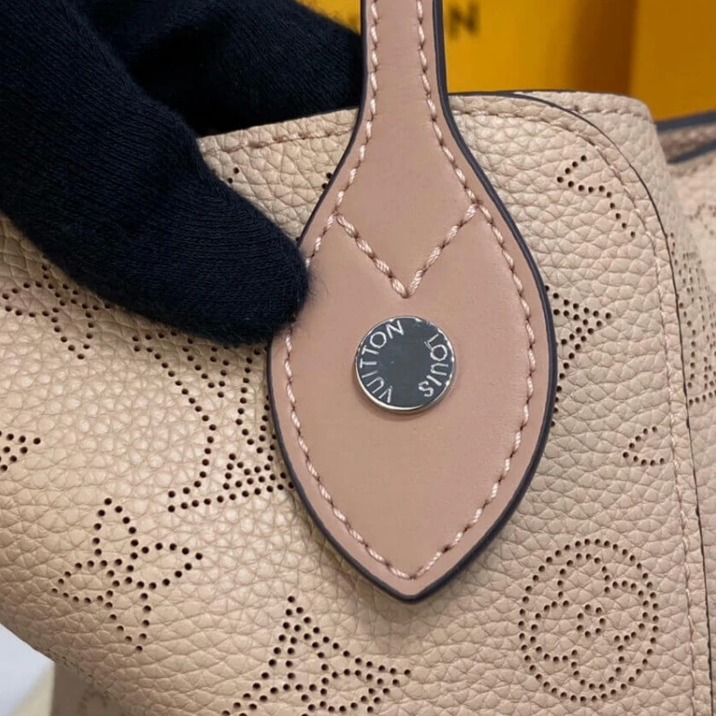 Replica bags lv Calfleath Louis Vuitton Hina MM Mahina in Pink