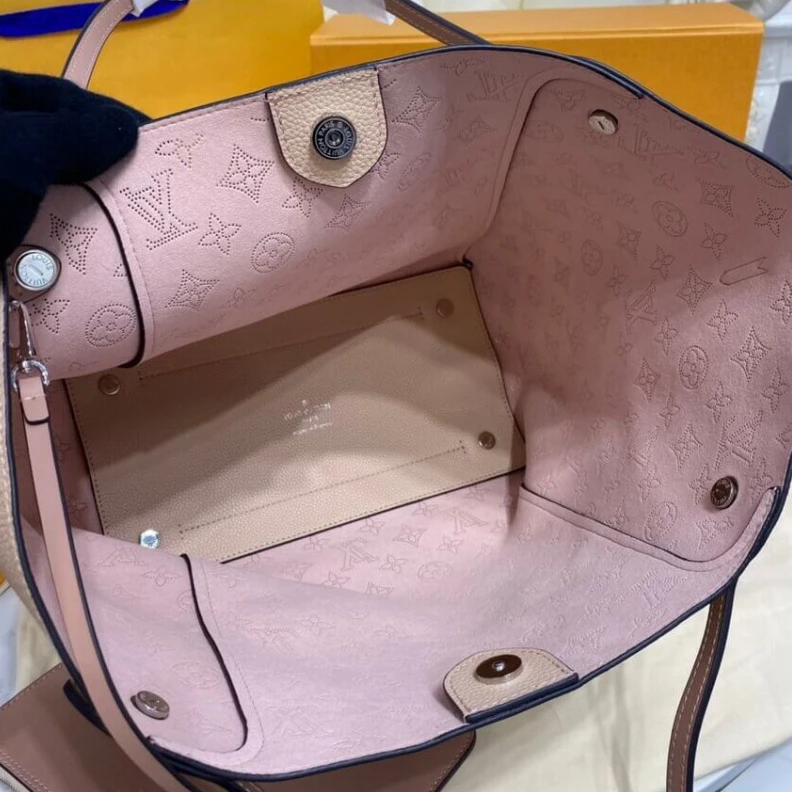Replica bags lv Calfleath Louis Vuitton Hina MM Mahina in Pink