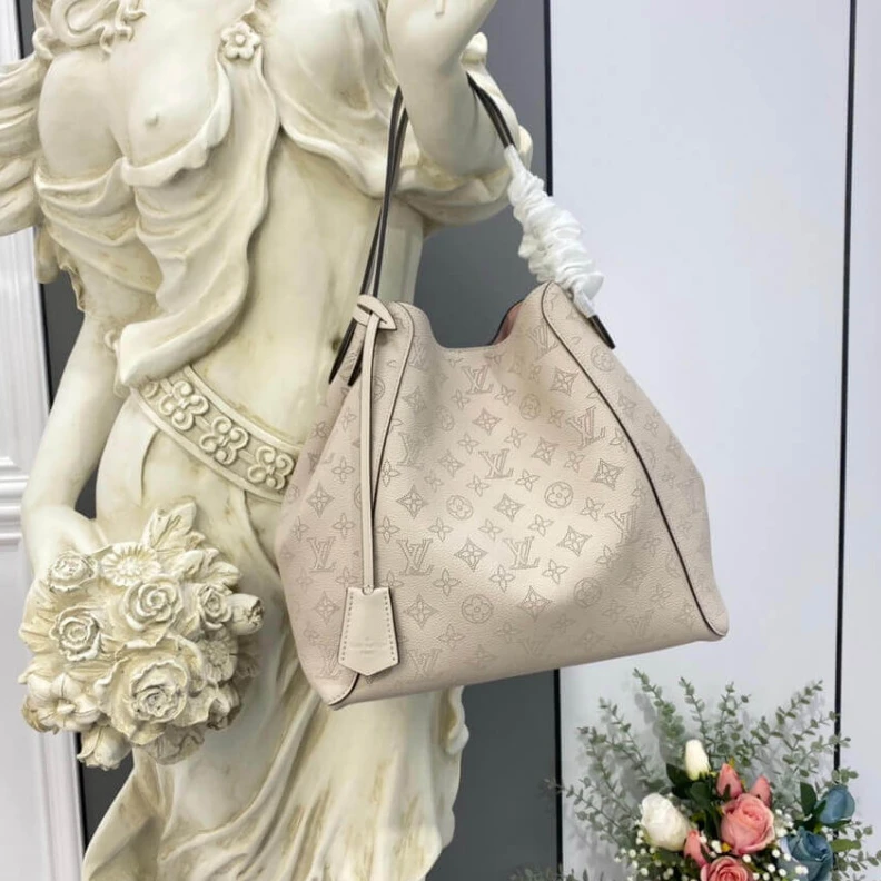Magnetic Louis Vuitton Hina MM Mahina in White