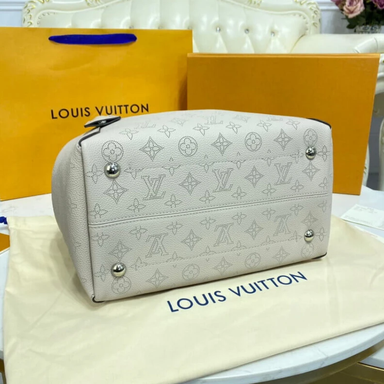 Lv belts replica Magnetic Louis Vuitton Hina MM Mahina in White