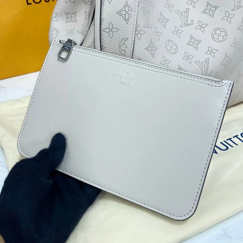 Lv belts replica Magnetic Louis Vuitton Hina MM Mahina in White