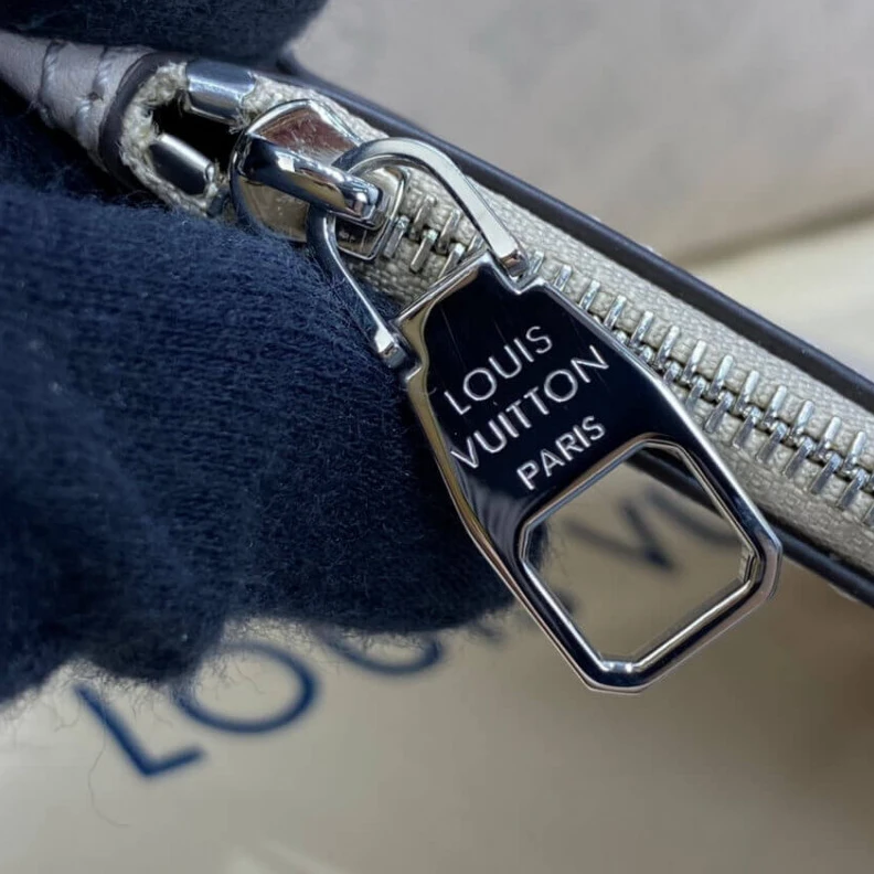Lv belts replica Magnetic Louis Vuitton Hina MM Mahina in White