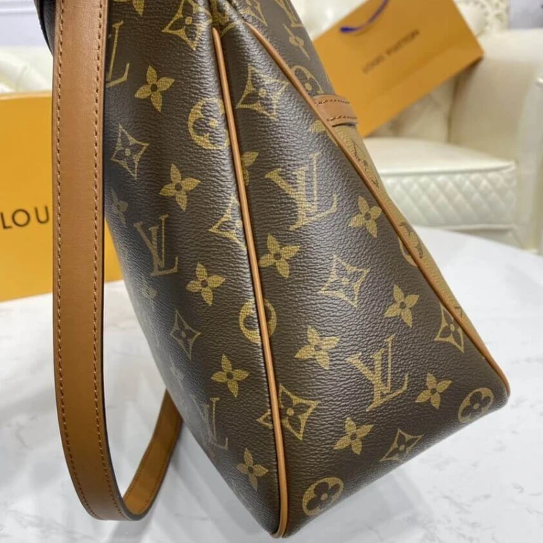 Mythick ru Calfskin LV Hobo Dauphine MM