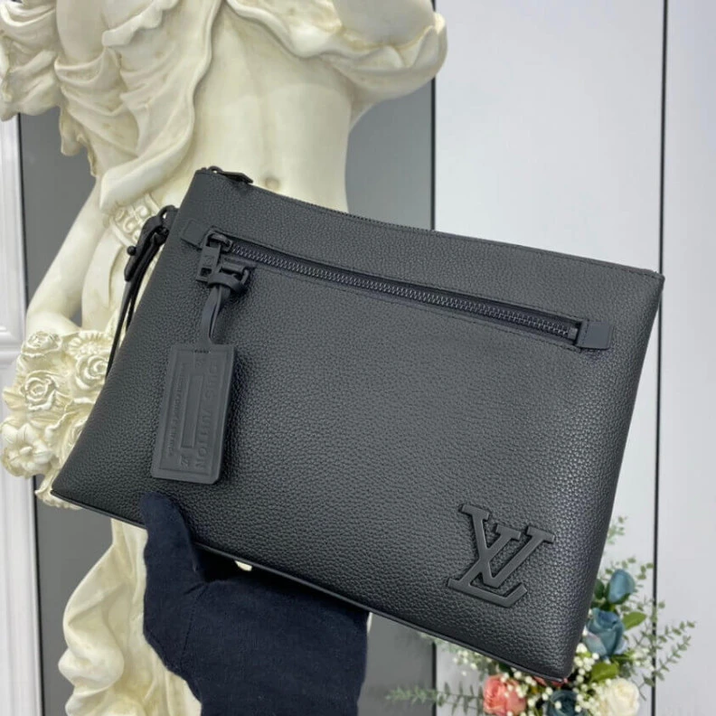 Mythick Zipped cl Louis Vuitton Ipad Pouch