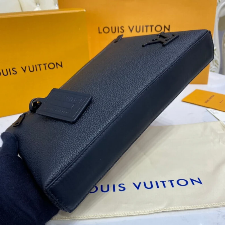 Mythick Zipped cl Louis Vuitton Ipad Pouch