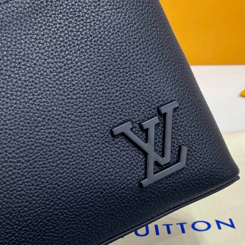 Mythick Zipped cl Louis Vuitton Ipad Pouch