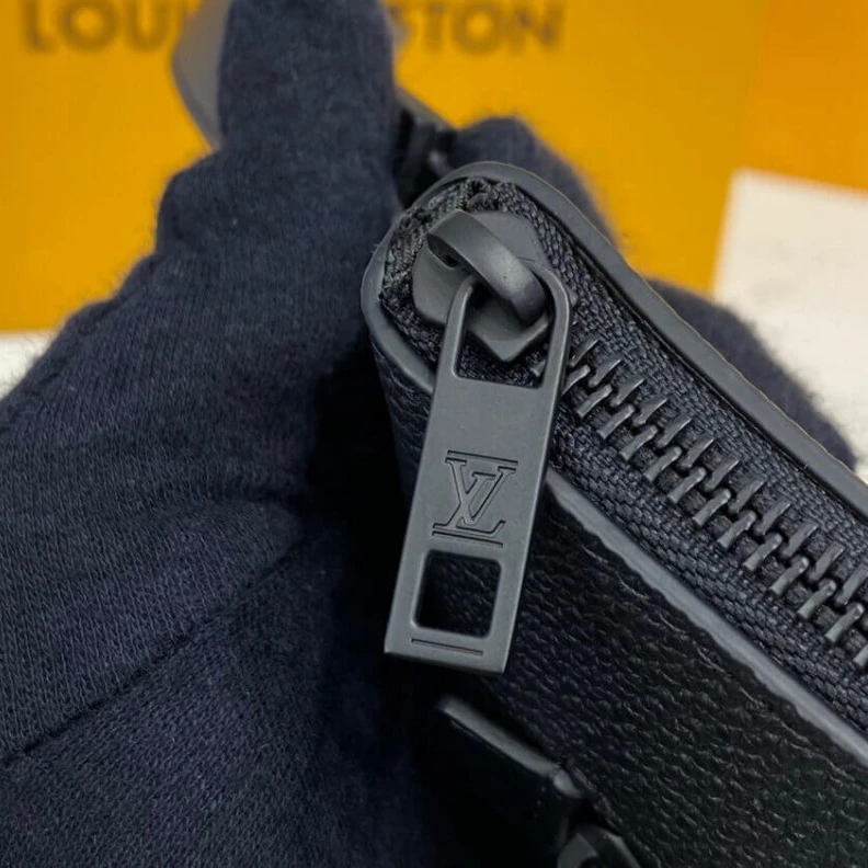 Mythick Zipped cl Louis Vuitton Ipad Pouch