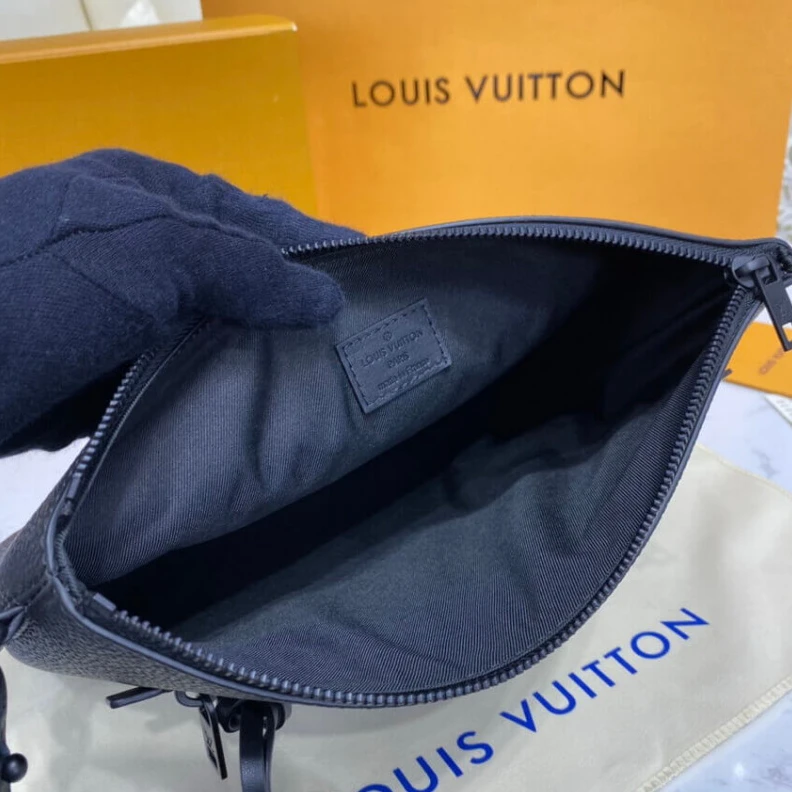Mythick Zipped cl Louis Vuitton Ipad Pouch