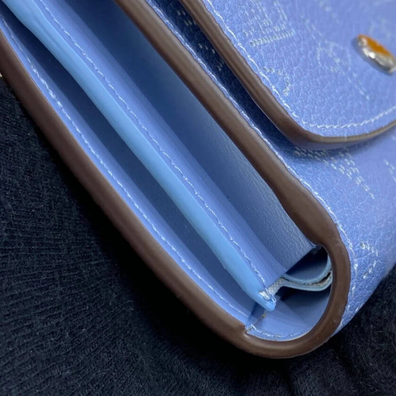 Replica bag 1 zipped Louis Vuitton Iris Compact Wallet in Blue Gradient Mahina Perforated Leather