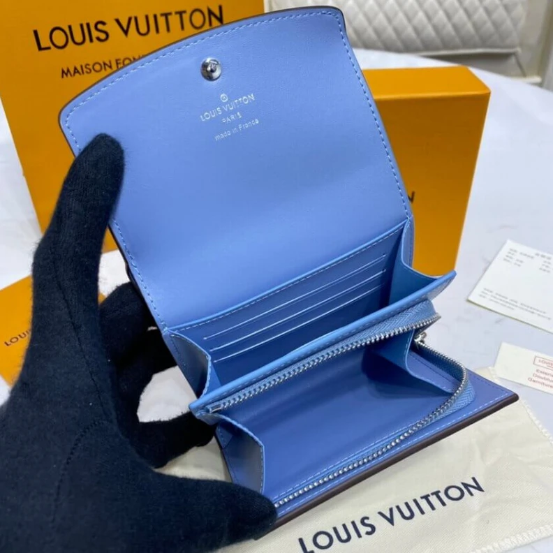 Replica bag 1 zipped Louis Vuitton Iris Compact Wallet in Blue Gradient Mahina Perforated Leather