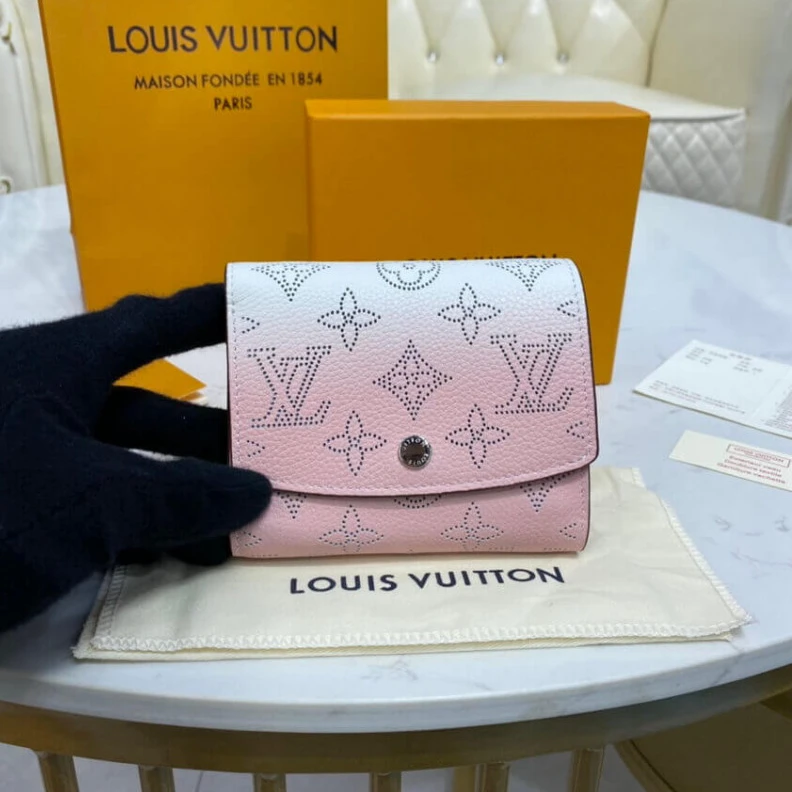 6 card sl Louis Vuitton Iris Compact Wallet in Pink Gradient Mahina Perforated Leather