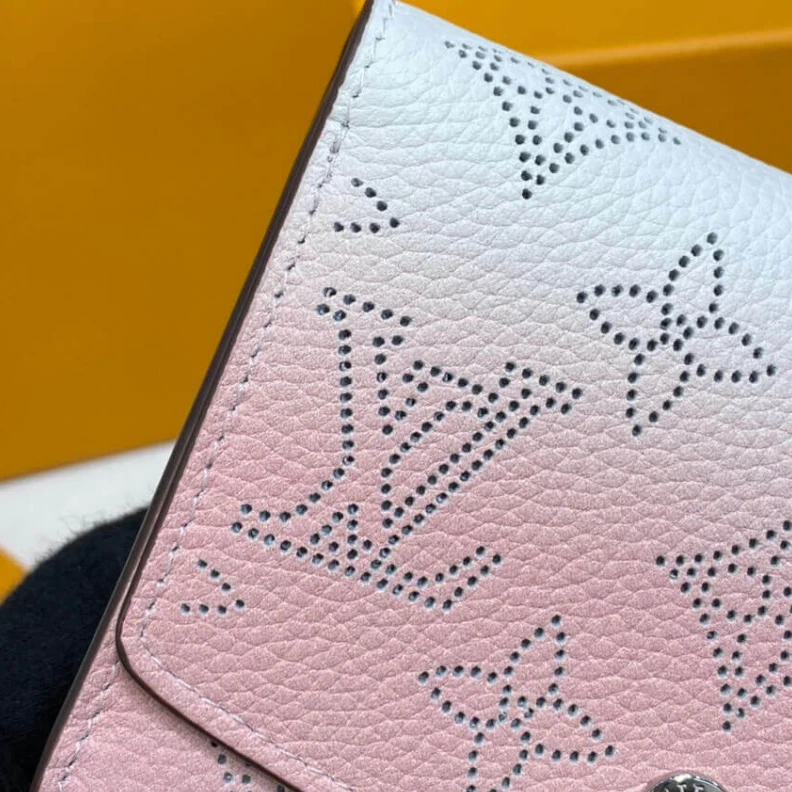 Mythick ru 6 card sl Louis Vuitton Iris Compact Wallet in Pink Gradient Mahina Perforated Leather