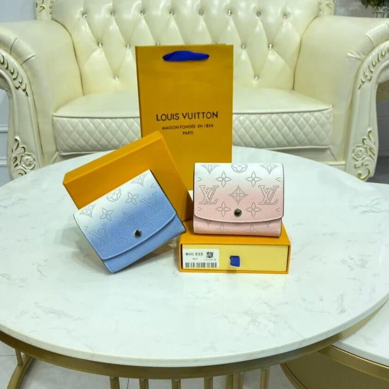 Mythick ru 6 card sl Louis Vuitton Iris Compact Wallet in Pink Gradient Mahina Perforated Leather