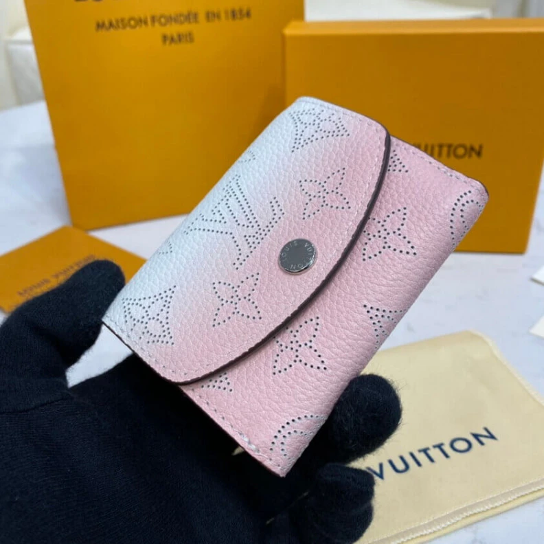 Mythick ru Mahina pe Louis Vuitton Iris XS Wallet in Pink Gradient Mahina Perforated Leather